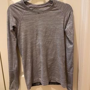 Long sleeve Grey and White Lululemon top size 6